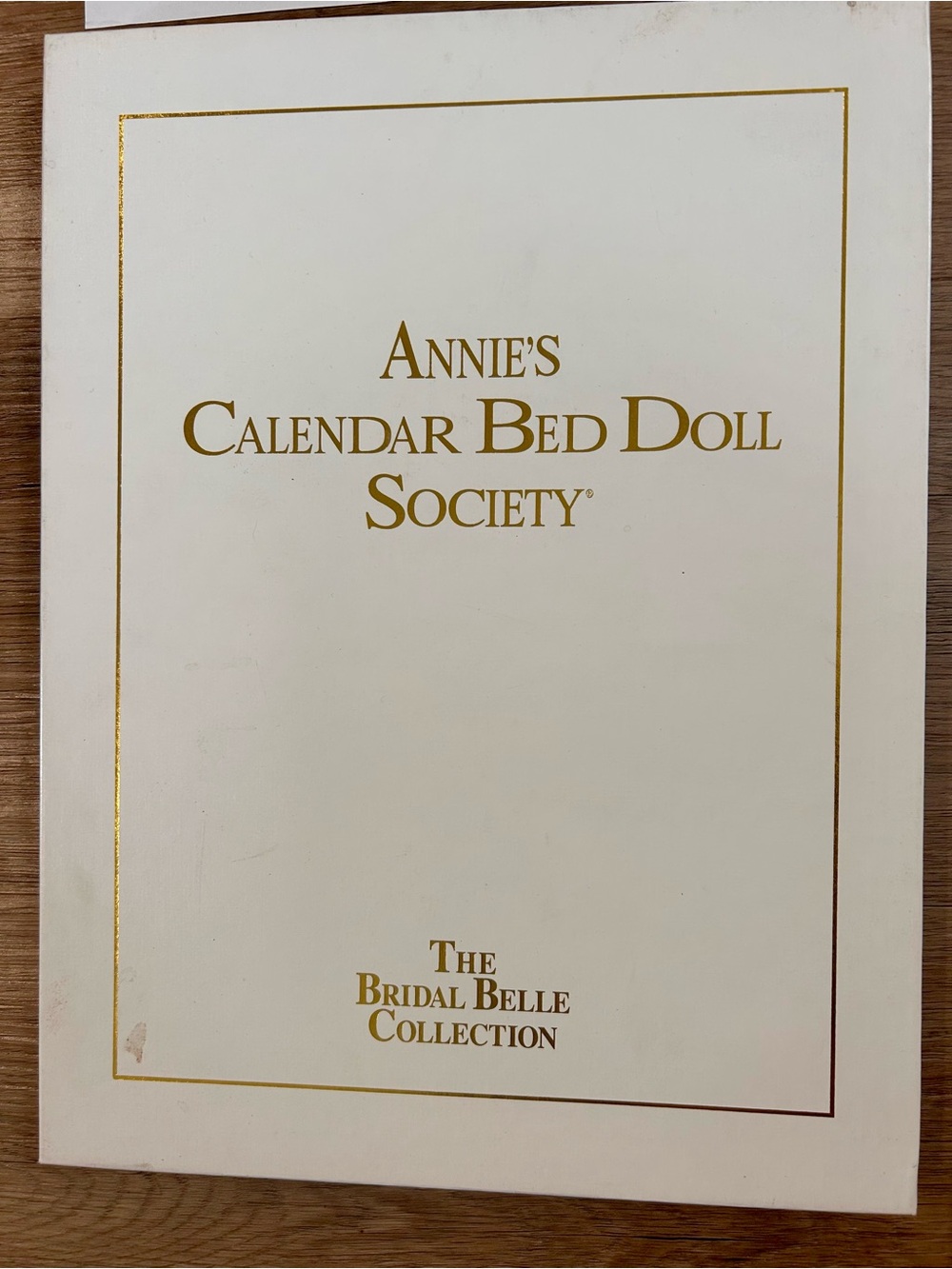 Annie Calendar Bed Doll Society - Cream with Gold